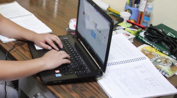 El fin del primer quimestre del régimen Sierra-Amazonía 2021 se acerca, ¿se puede cambiar de colegio a un hijo?