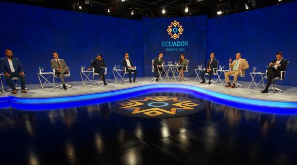 Presidenciables hablaron de eliminar el examen de acceso a la 'U', de vacunas; no expusieron acciones en concreto